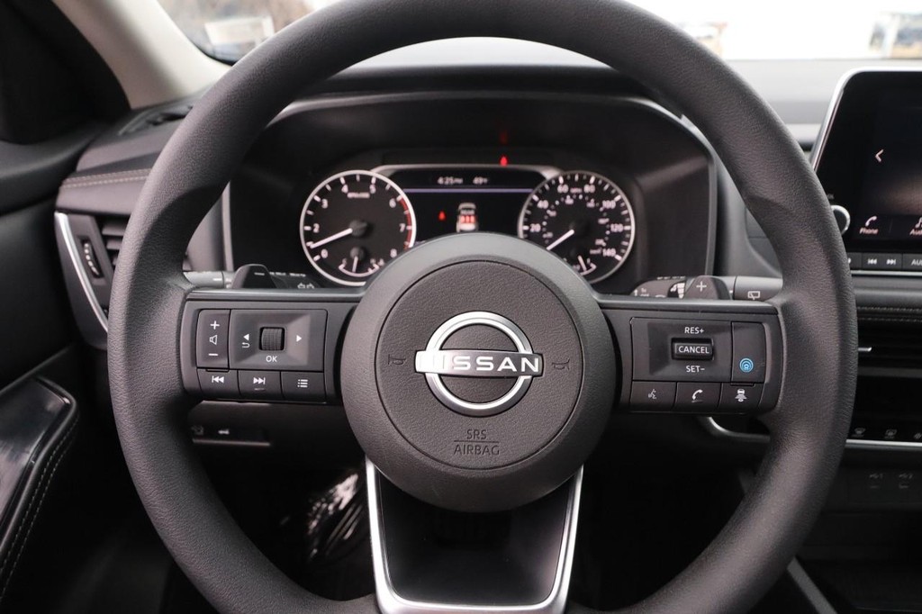 Nissan Rogue Vehicle Full-screen Gallery Image 11