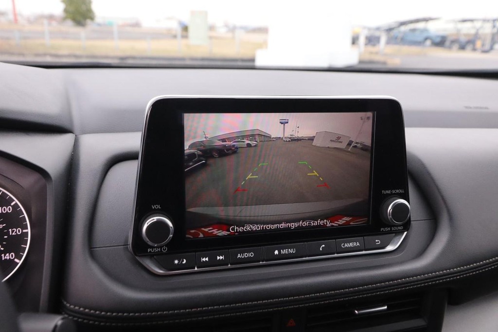 Nissan Rogue Vehicle Full-screen Gallery Image 16