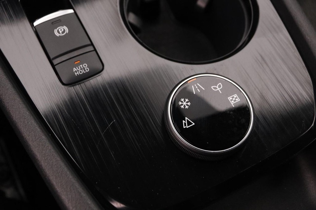 Nissan Rogue Vehicle Full-screen Gallery Image 18