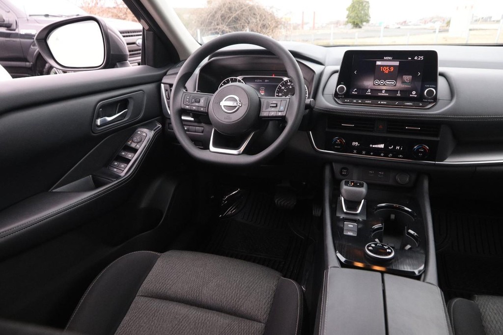 Nissan Rogue Vehicle Full-screen Gallery Image 21