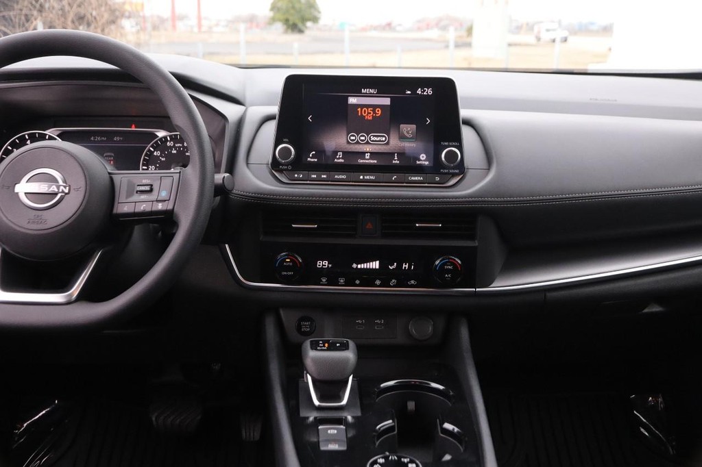 Nissan Rogue Vehicle Full-screen Gallery Image 23