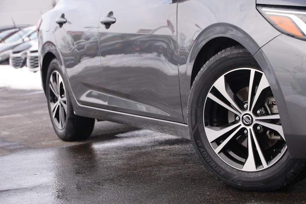 Nissan Sentra Vehicle Image 03