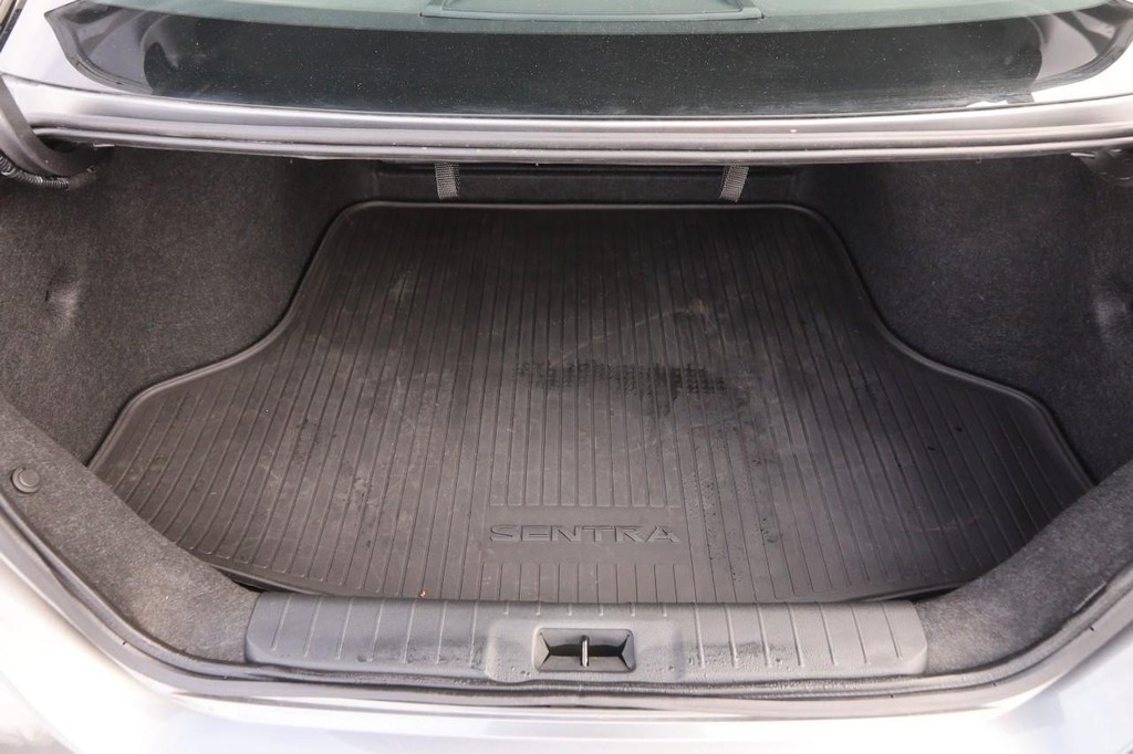 Nissan Sentra Vehicle Image 07
