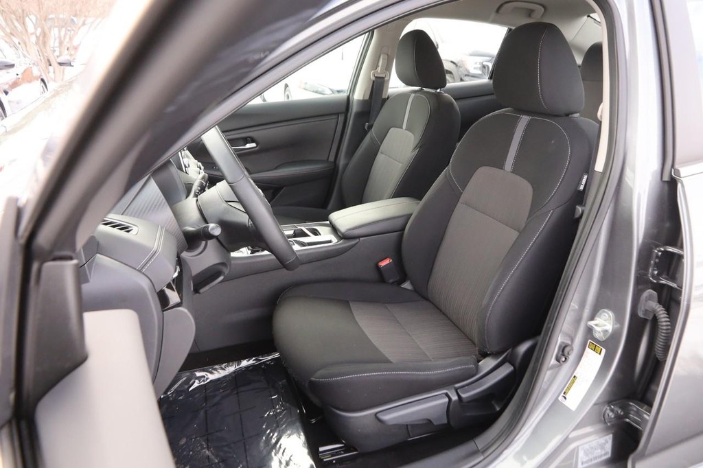 Nissan Sentra Vehicle Image 08