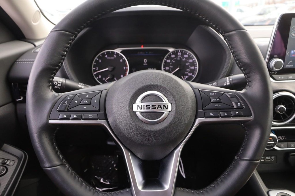 Nissan Sentra Vehicle Image 10