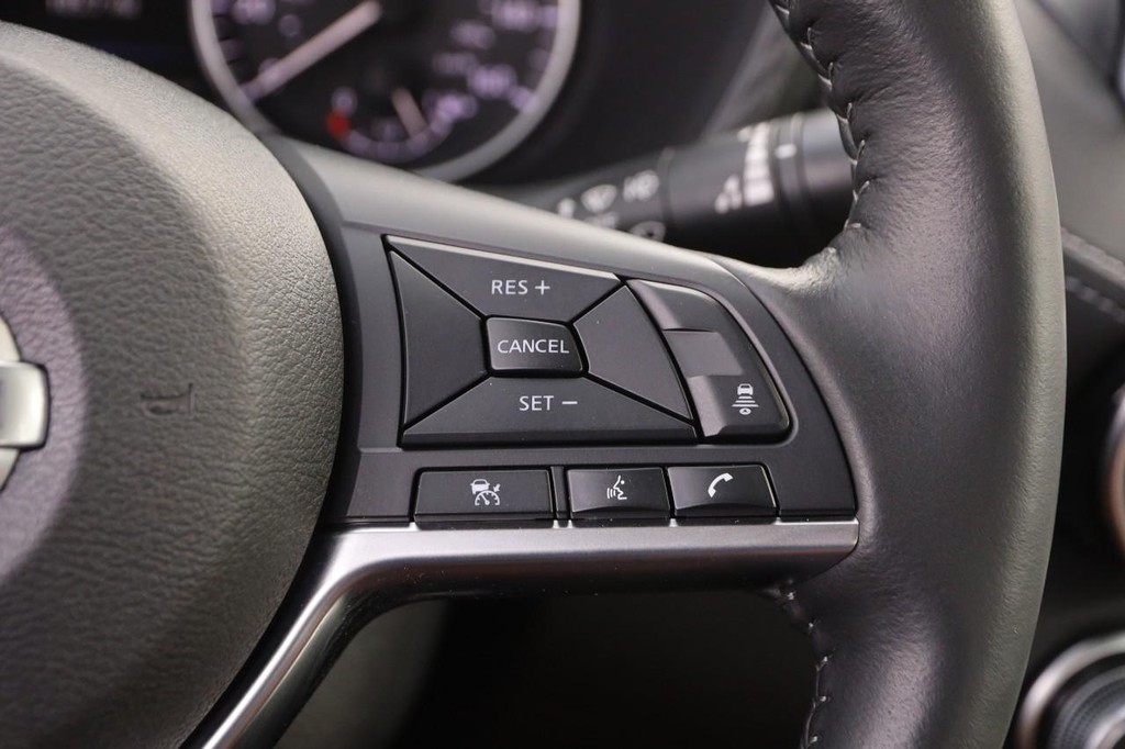 Nissan Sentra Vehicle Image 12