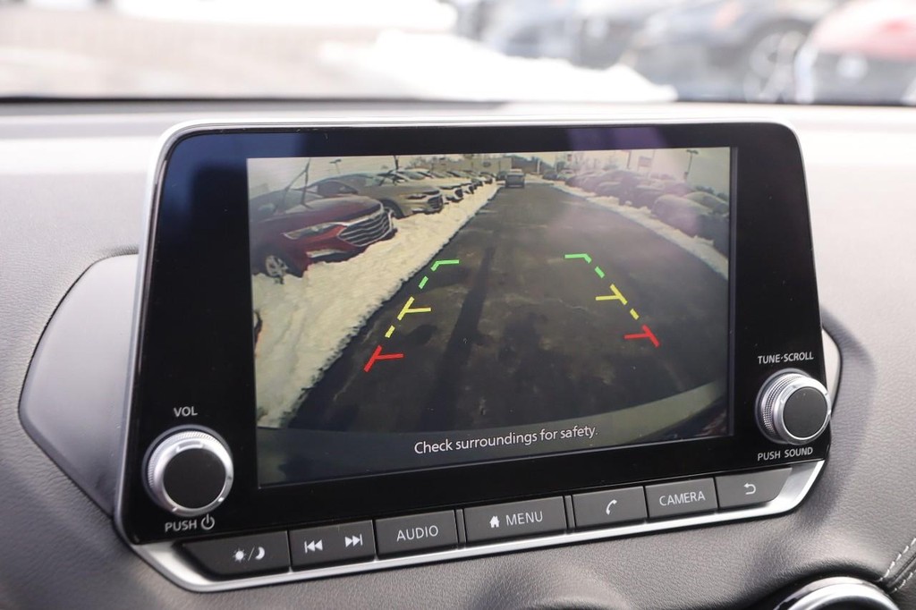 Nissan Sentra Vehicle Image 15