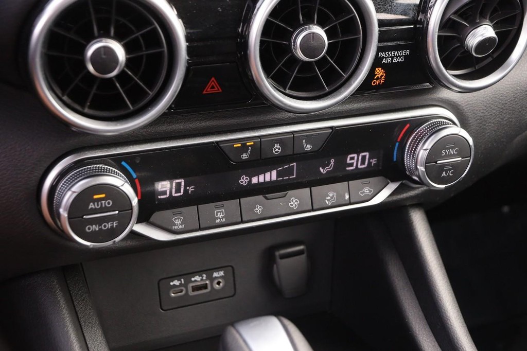 Nissan Sentra Vehicle Image 16