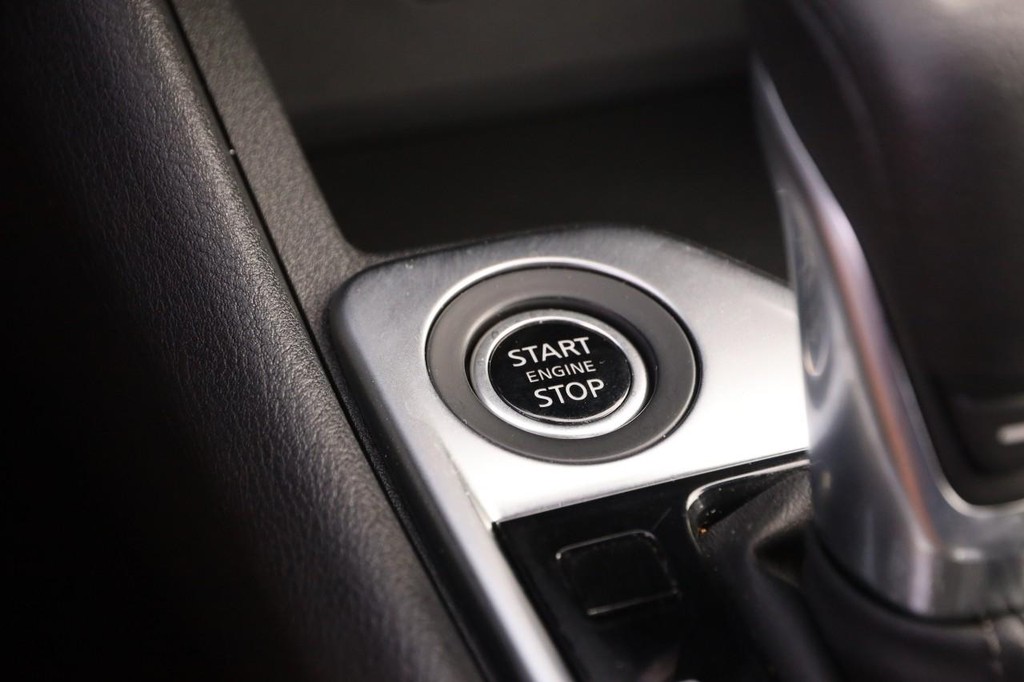 Nissan Sentra Vehicle Image 18