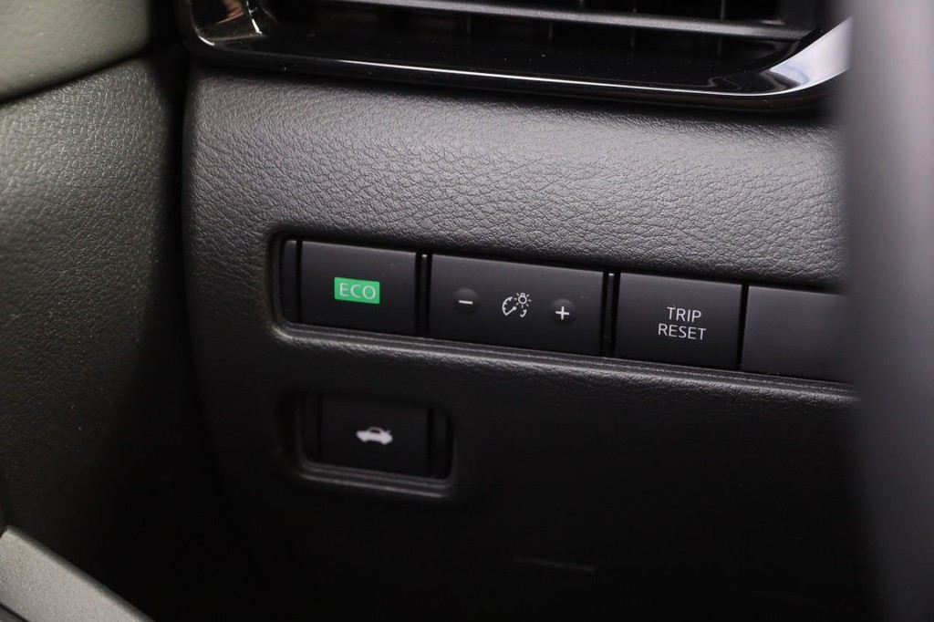 Nissan Sentra Vehicle Image 19