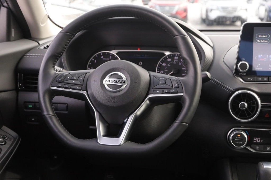 Nissan Sentra Vehicle Image 22