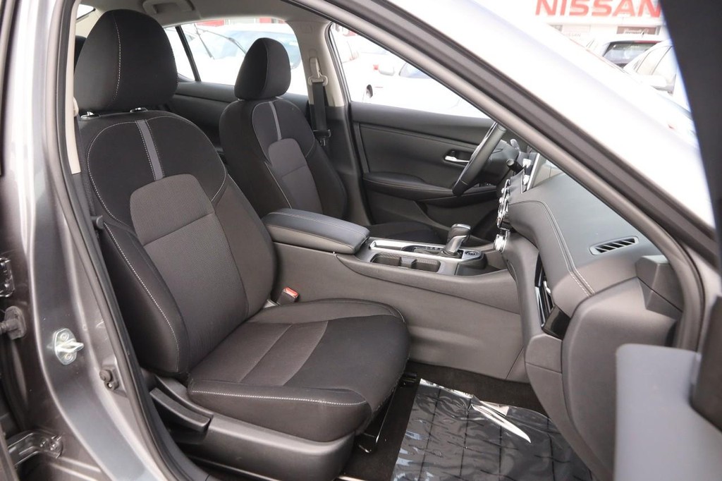 Nissan Sentra Vehicle Image 25