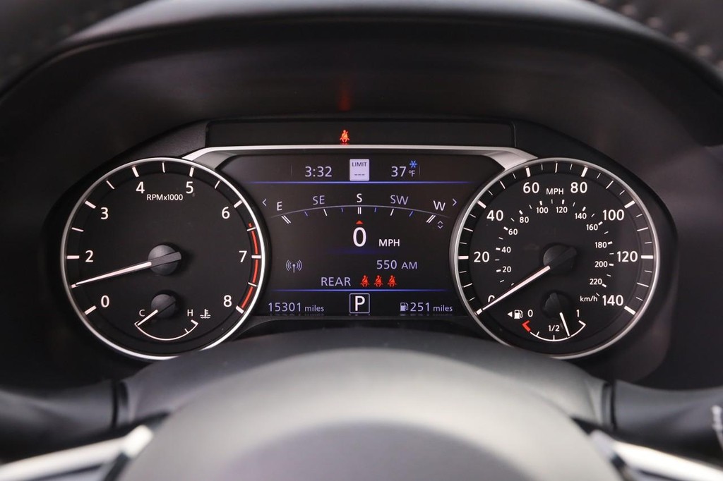 Nissan Altima Vehicle Image 14