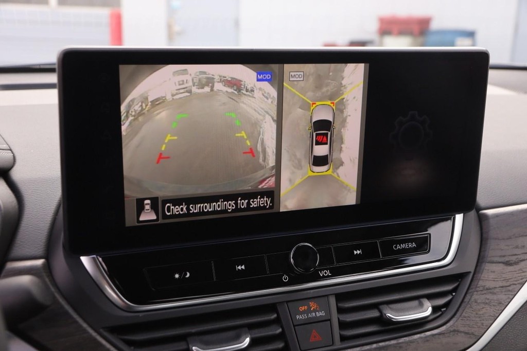 Nissan Altima Vehicle Image 16