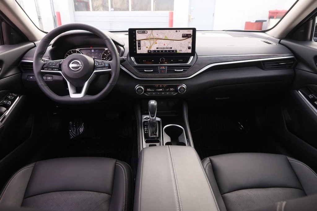 Nissan Altima Vehicle Image 20