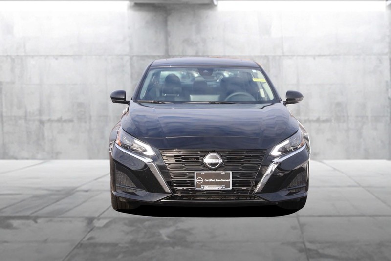 Nissan Altima Vehicle Image 04