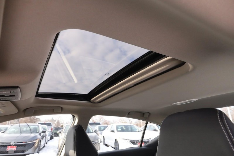 Nissan Altima Vehicle Image 08