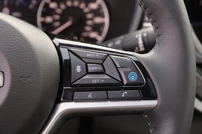 Nissan Altima Vehicle Image 13