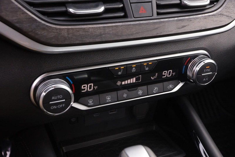 Nissan Altima Vehicle Image 17