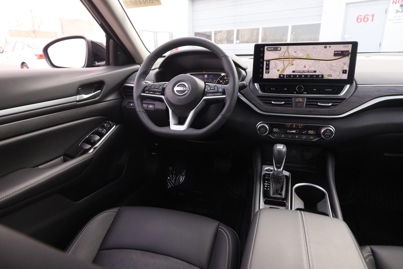 Nissan Altima Vehicle Image 21