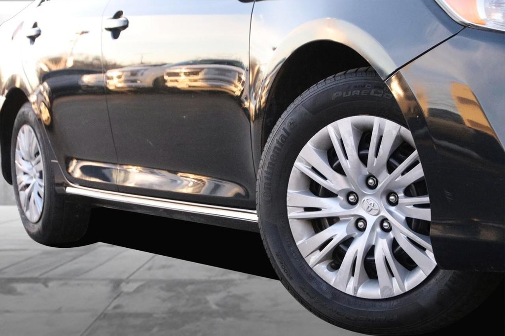 Toyota Camry Vehicle Image 03