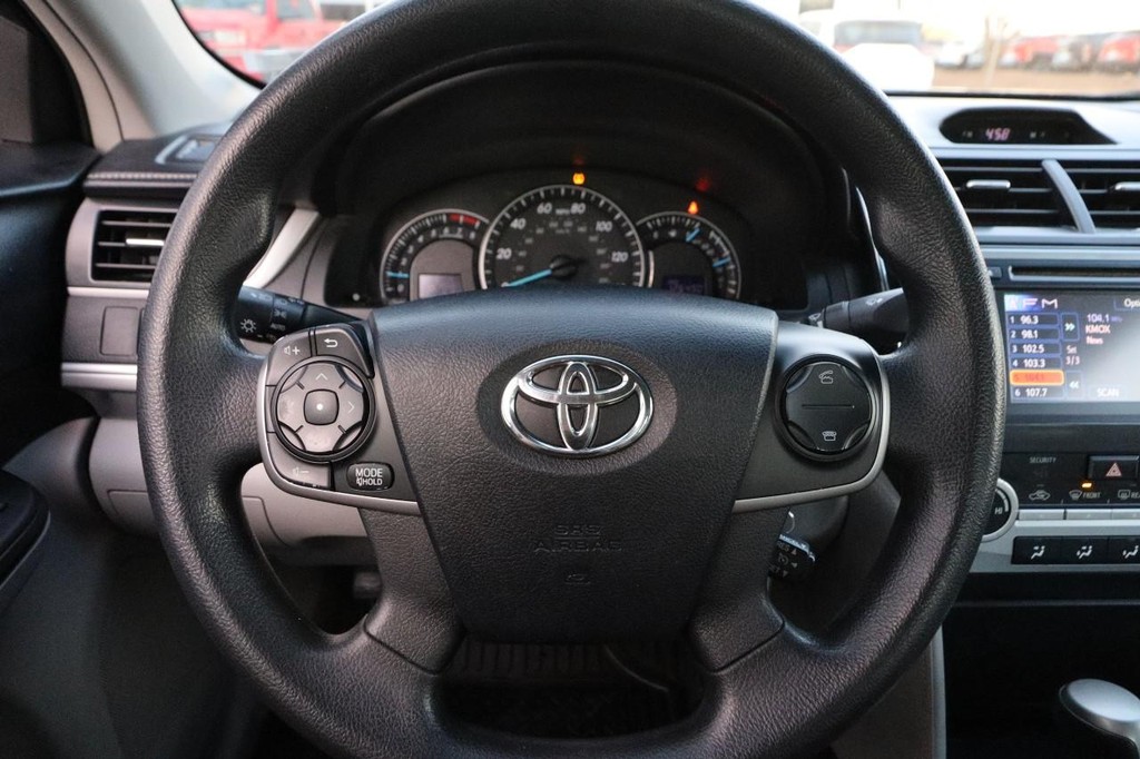 Toyota Camry Vehicle Image 10