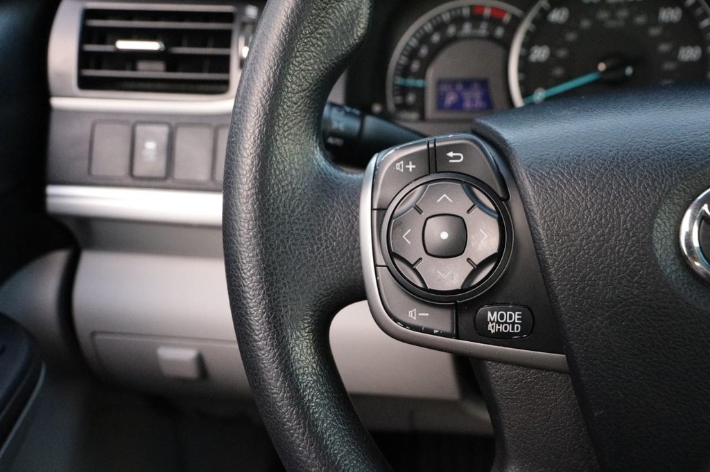 Toyota Camry Vehicle Image 11