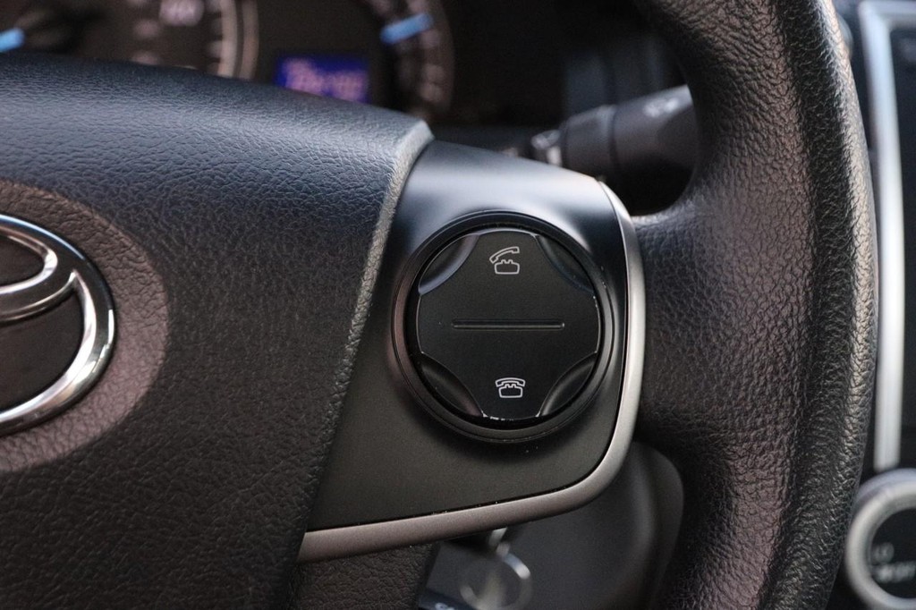 Toyota Camry Vehicle Image 12