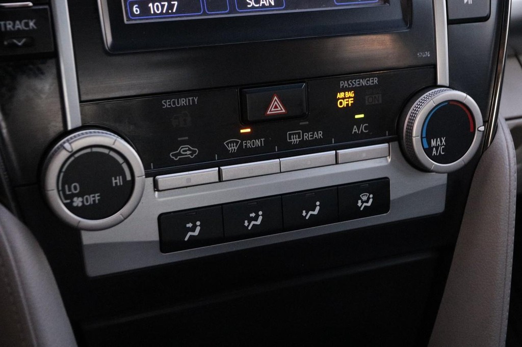 Toyota Camry Vehicle Image 15