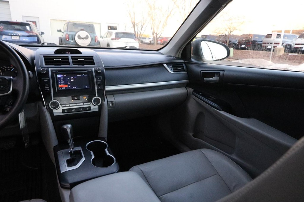 Toyota Camry Vehicle Image 21