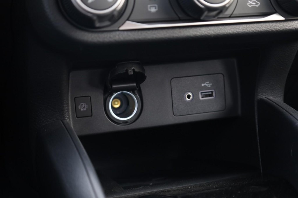 Nissan Versa Vehicle Image 13