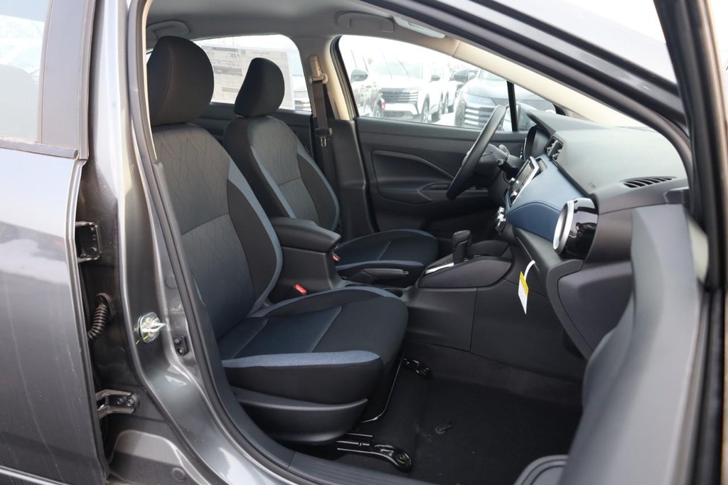 Nissan Versa Vehicle Image 23