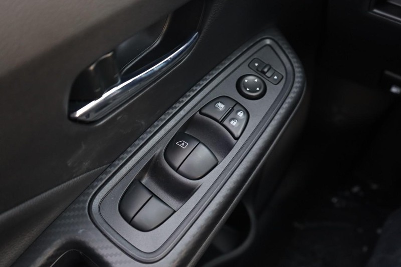 Nissan Versa Vehicle Image 16