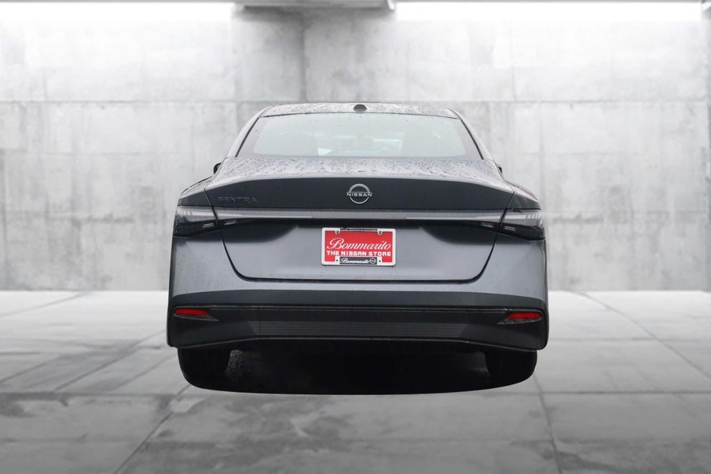 Nissan Sentra Vehicle Image 06