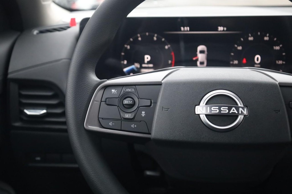 Nissan Sentra Vehicle Image 10