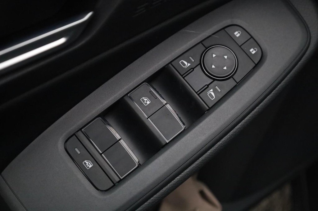 Nissan Sentra Vehicle Image 11