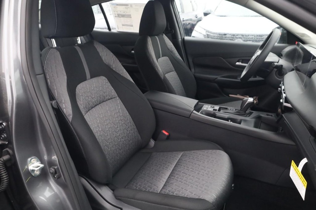 Nissan Sentra Vehicle Image 19