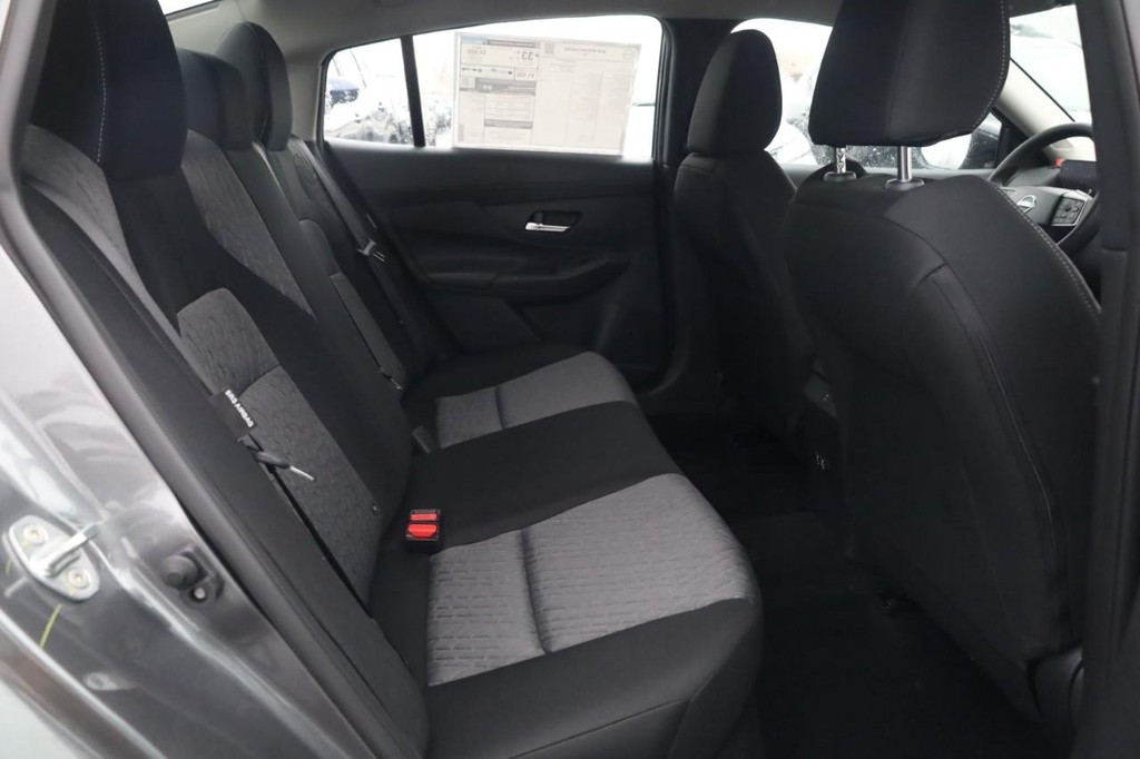 Nissan Sentra Vehicle Image 20