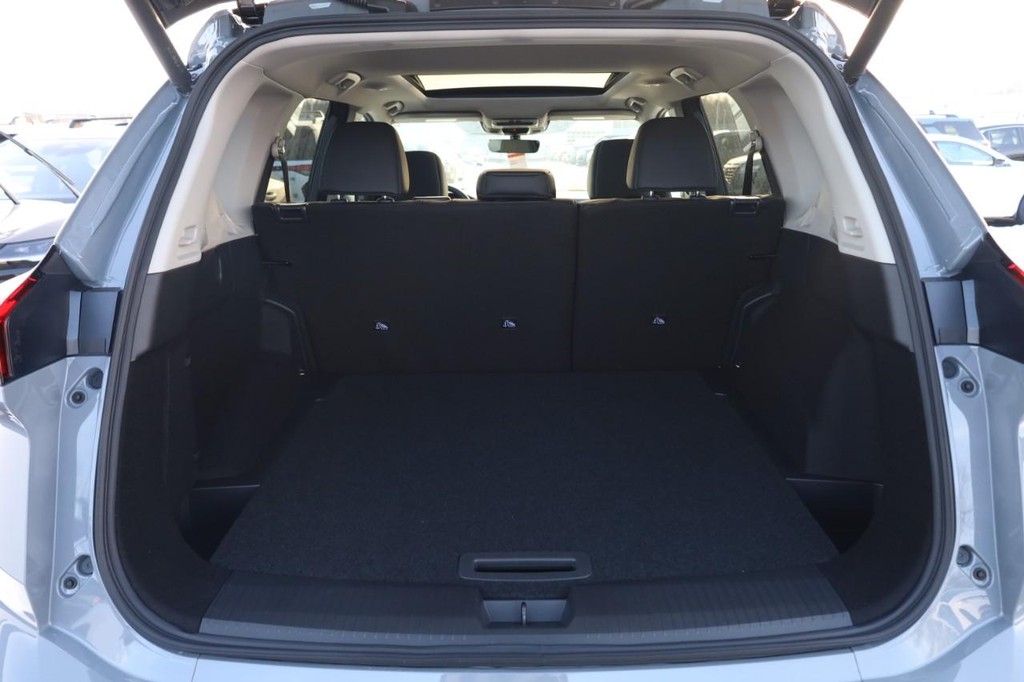 Nissan Rogue Vehicle Image 07