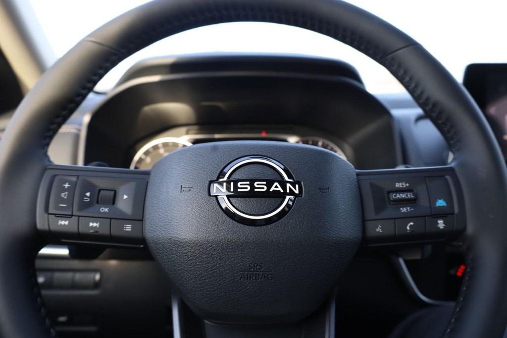 Nissan Rogue Vehicle Image 08