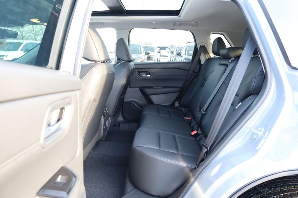 Nissan Rogue Vehicle Image 22