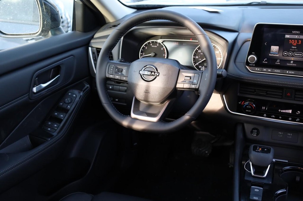 Nissan Rogue Vehicle Image 25