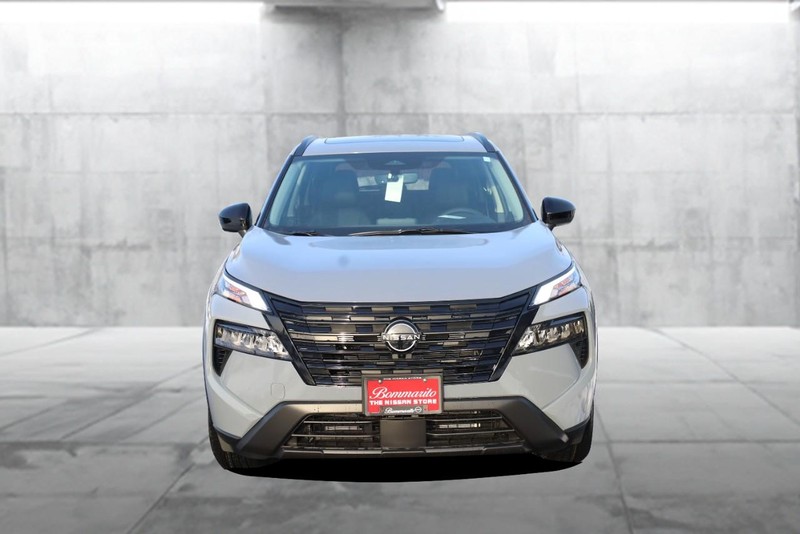 Nissan Rogue Vehicle Image 04