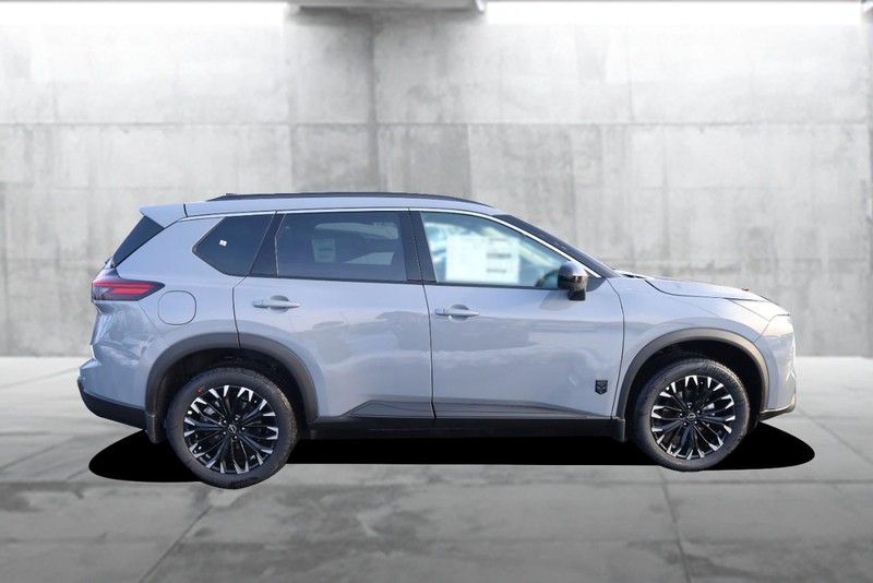 Nissan Rogue Vehicle Image 05