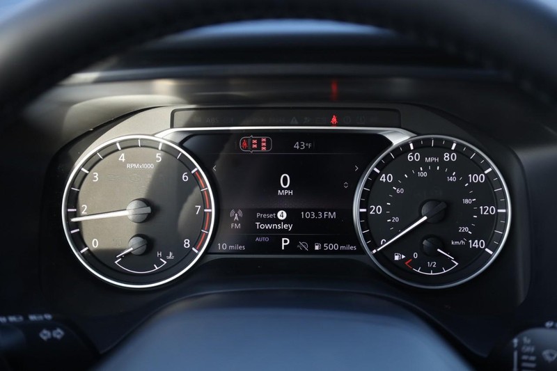 Nissan Rogue Vehicle Image 09