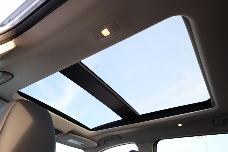 Nissan Rogue Vehicle Image 21