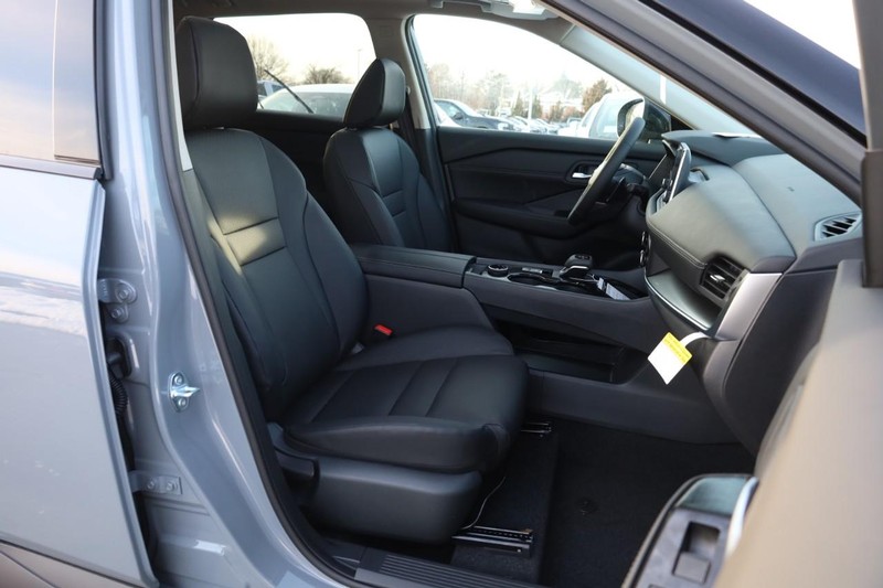 Nissan Rogue Vehicle Image 26