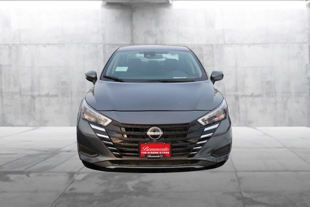 Nissan Versa Vehicle Image 04