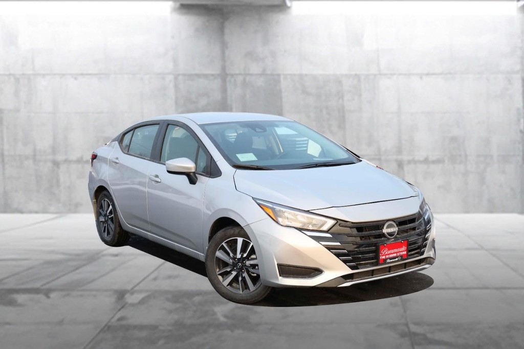 Nissan Versa Vehicle Image 02