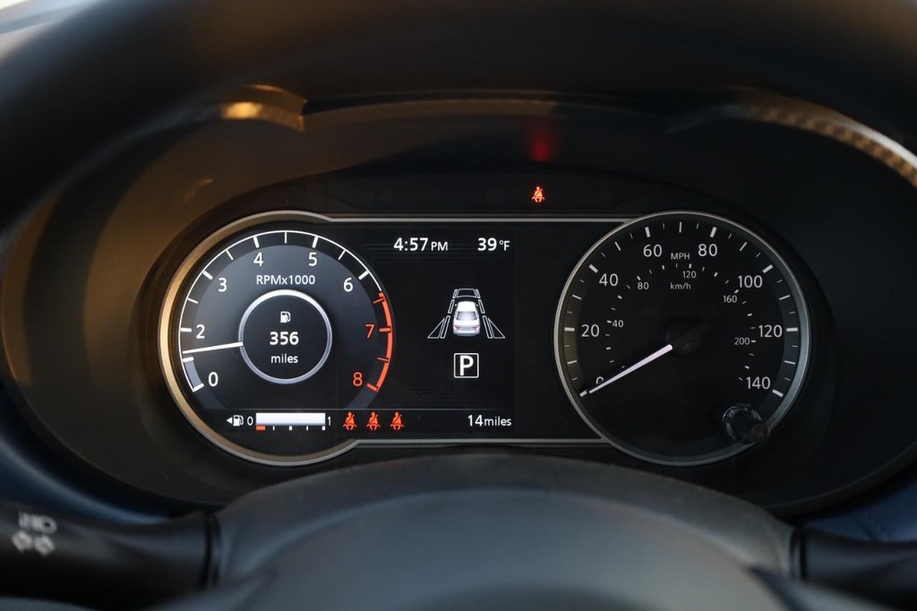 Nissan Versa Vehicle Image 09